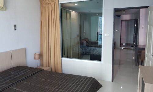 Cheap flat for rent near MRT in Asoke - 1 bedroom - mid floor - Sukhumvit Living Town