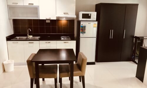 Cheap flat for rent near MRT in Asoke - 1 bedroom - mid floor - Sukhumvit Living Town