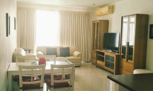 Large Condo Near Bumrungrad Hospital - Big Rooms - Quiet Area - High Floor Condo near NIST School