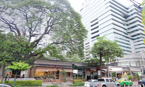 Sukhumvit Living Town Condominium in Asoke Condo near MRT