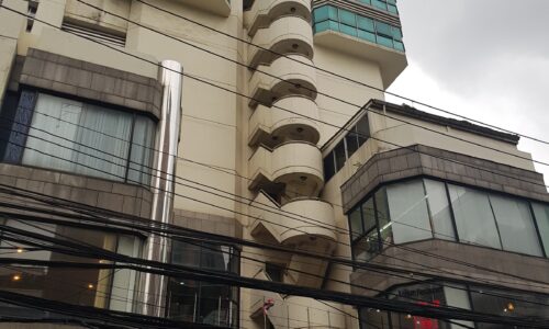 Sukhumvit Suite Condominium in Asoke - Nana