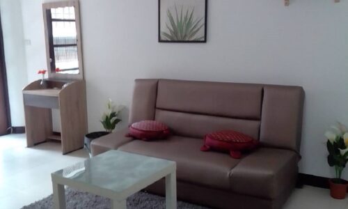 Townhouse near Asoke BTS for rent - 4-bedroom - 2-story