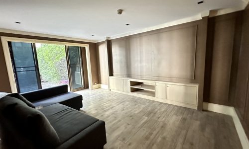 This duplex with a huge balcony is a unique condo that is available now at a very reasonable price in a popular Supalai Place Sukhumvit 39 condominium in Phrom Phong in Bangkok CBD