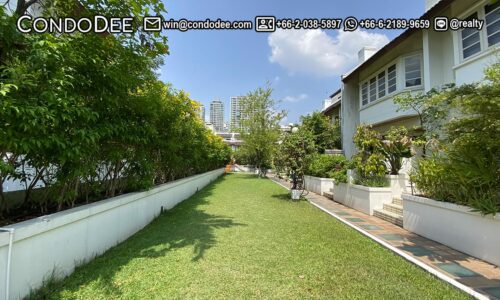 The Natural Place Sukhumvit 31 townhouses for sale in Bangkok in Asoke near Srinakharinwirot University were built in 1995