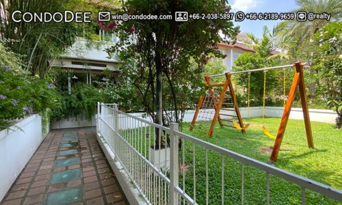 The Natural Place Sukhumvit 31 townhouses for sale in Bangkok in Asoke near Srinakharinwirot University were built in 1995