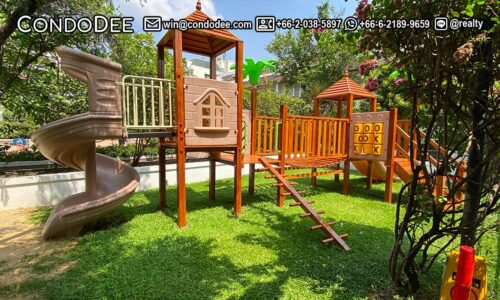 The Natural Place Sukhumvit 31 townhouses for sale in Bangkok in Asoke near Srinakharinwirot University were built in 1995