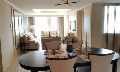 The Oleander Sukhumvit 11 3-beds furnished sale - living