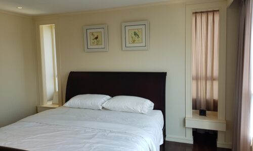 The Oleander Sukhumvit 11 3-beds furnished sale - master bedroom