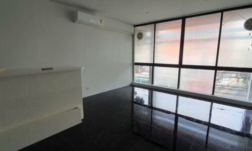 Townhouse for rent in Sukhumvit 39 - 4-story