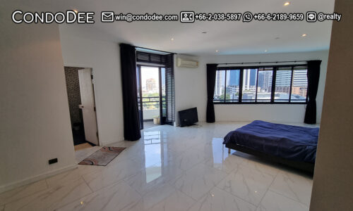 This unique large condo on Sukhumvit 39 is a very special property located in Moon Tower condominium in a quiet and very central Bangkok area.