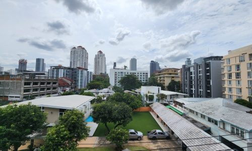 This condo on Sukhumvit 49 features a nice view and it's available now in the Via 49 condominium near Samitivej Hospital in Bangkok CBD