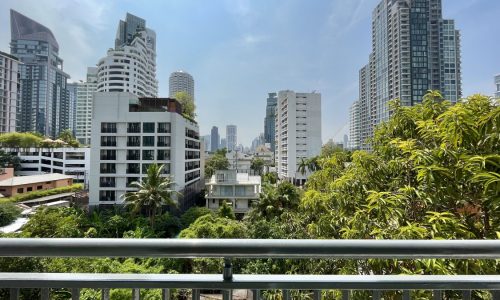 This 2-bedroom condo is located in a quiet area on Sukhumvit 61 and is available now at a reasonable price in The Bangkok Sukhumvit 61 condominium near BTS Ekkamai in Bangkok CBD