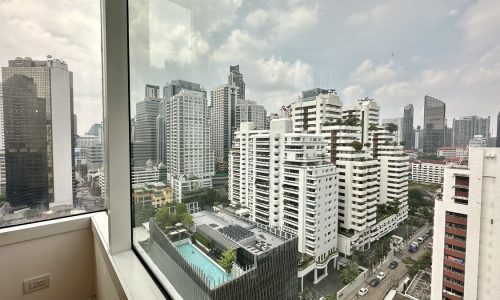This well-sized 1-bedroom condo is available now in a popular Wind Sukhumvit 23 condominium in Asoke in Bangkok CBD