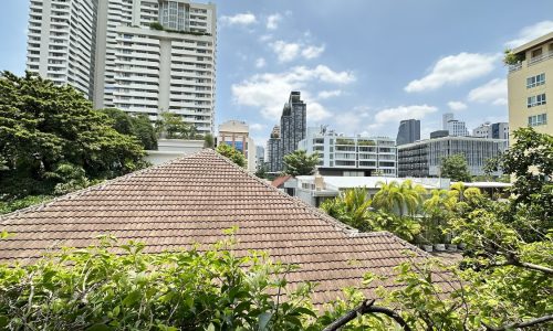 This large apartment with 5 balconies  on Sukhumvit 33 is available now in Turnberry condominium in Bangkok CBD