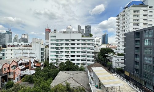This well-maintained condo near Samitivej Sukhumvit Hospital is available now for sale in Grand Heritage Thonglor condominium in Bangkok CBD