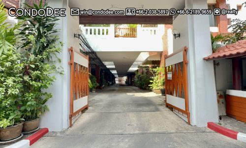 Villa 49 Townhouse secured compound on Sukhumvit 49 in Bangkok CBD was built in 1991.