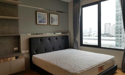 1-Bedroom Duplex For Rent Near MRT & Airport Link in Villa Asoke On Mid Floor
