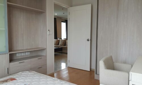 Rent 2-Bedroom Condo Near MRT & Airport Link in Villa Asoke On Mid Floor