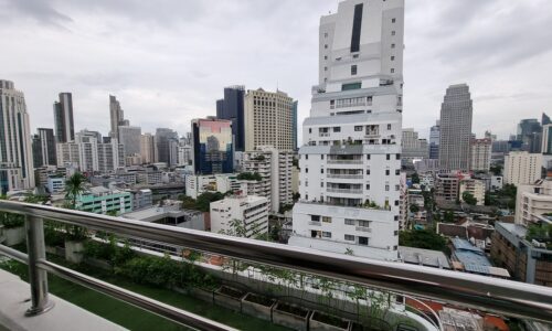 Large condo near the park for sale in Bangkok - 3-bedroom - Sukhumvit Casa