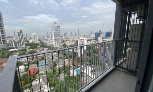 This Bangkok condo in Sathorn with an amazing unblocked panoramic view is available now in The Parco condominium in Bangkok.