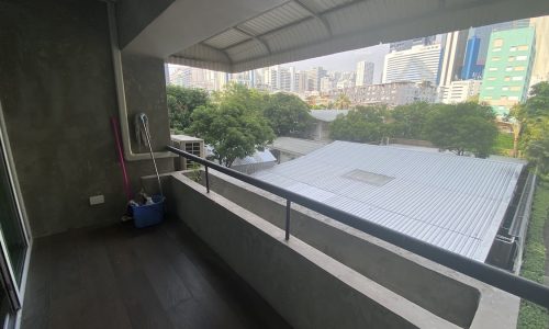 This renovated large duplex is located on Sukhumvit 8 in Siam Penthouse 1 condominium near BTS Nana in Bangkok CBD
