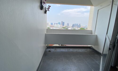 Large Cheap Condo In Bangkok For Sale - 3-Bedroom - Ekkamai - Thai Ping
