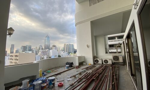 Large condo with large balcony in Soi Nana (Sukhumvit 4) - 3 bedroom - FULL RENOVATION REQUIRED - Crystal Garden
