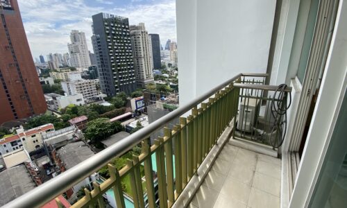 This sunrise condo on Sukhumvit 23 is a spacious property located on a mid-high floor at a popular Wind Sukhumvit 23 condominium near BTS, MRT, and Srinakharinwirot University