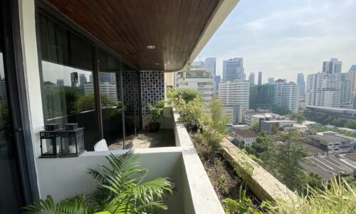 Large Bangkok condo for sale - 5 balconies - lake view - Fairview Sukhumvit 18
