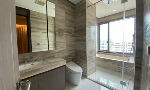This luxury 2-bedroom Sukhumvit condo is available now at a good price on a high floor of the popular Q 1 Sukhumvit condominium connected to BTS Nana