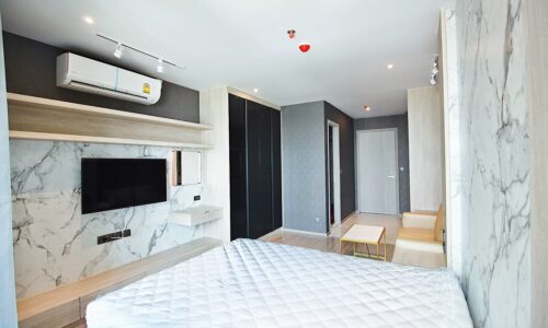 New studio for rent near Ekkamai BTS - high floor - Rhythm Ekkamai condominium