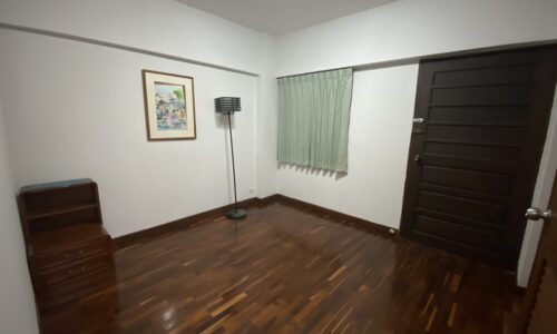 Large condo in Prompong for sale - 3-bedroom - 2 balconies - Yada Residential