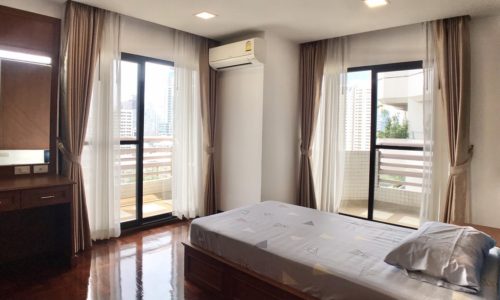 Large Bangkok condo with 3 balconies for sale - 2-bedroom - Richmond Palace Sukhumvit 43