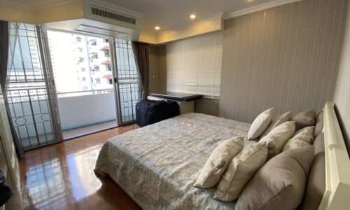 Bangkok apartment for sale on Sukhumvit 21 - 2-bedroom - Asoke Place