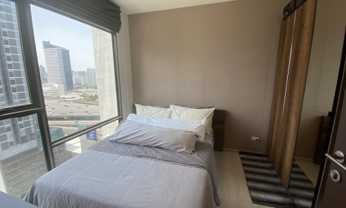 This affordable condo in a central location is available now in a popular Rhythm Asoke condominium near MRT Rama 9 in Bangkok CBD