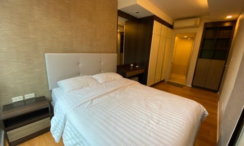 This affordable 1-bedroom near BTS Ploenchit is available now in Focus Ploenchit Sukhumvit 2 condominium in Bangkok CBD