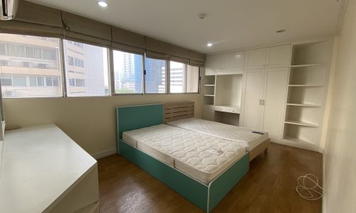 This 4-bedroom condo in Ekkamai is available now in a popular Tai Ping Towers condominium on Sukhumvit 63 in Bangkok CBD