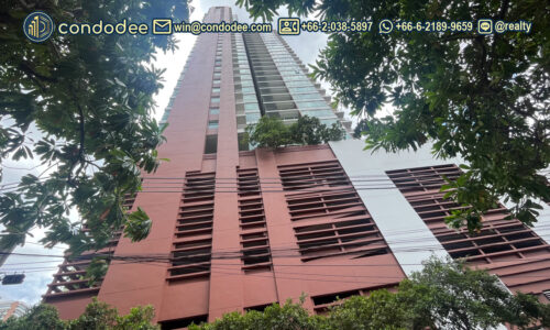 Building Fullerton Sukhumvit luxury pet-friendly condo building exterior view near BTS Thonglor Ekkamai | ภาพภายนอกอาคาร ฟูลเลอตัน สุขุมวิท คอนโดหรูเลี้ยงสัตว์ได้ ใกล้ BTS ทองหล่อ เอกมัย