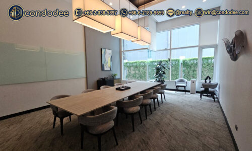 bus center in The Park Chidlom luxury condo for sale in Bangkok near BTS | คอนโดหรู เดอะ พาร์ค ชิดลม ขาย ใกล้ BTS กรุงเทพ