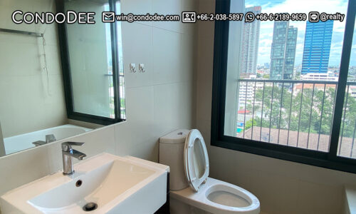 This condo in Thonglor with a 270-deg view and 4 balconies is available now at a reasonable price