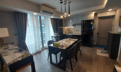 This beautiful condo on Sukhumvit 50 is available now at a top floor of low-rise The Waterford Sukhumvit 50 condominium near BTS On Nut
