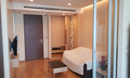 Flat for sale in Asoke near MRT Phetchaburi - 1-bedroom - mid-floor - The Address Asoke condominium