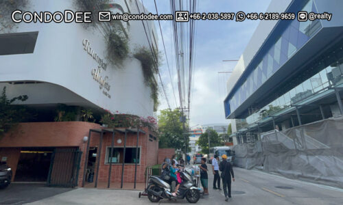 Ruamjai Heights condo for sale on Sukhumvit 15 in Bangkok near NIST School was built in 1992.