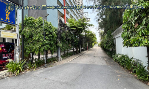 Exterior view of Tower Park Condominium building in Nana, Bangkok, condo for sale Sukhumvit 11 | มุมมอง ภายนอก อาคาร ทาวเวอร์ พาร์ค คอนโดมิเนียม นานา กรุงเทพฯ คอนโด สำหรับขาย สุขุมวิท 11