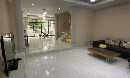 4-story townhouse for sale in Asoke - living area 420 sqm - private garden - Chicha Castle