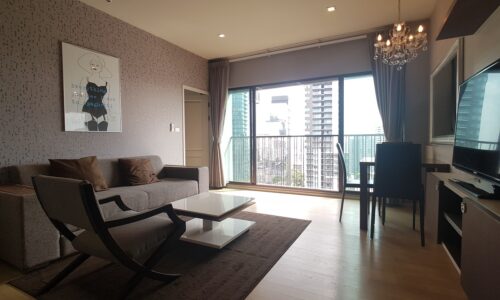 1-bedroom condo for rent corner unit - high floor - Noble Refine Sukhumvit 26 near Phrom Phong BTS