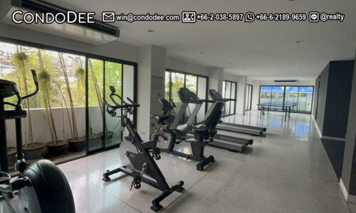 Ruamjai Heights condo for sale on Sukhumvit 15 in Bangkok near NIST School was built in 1992.