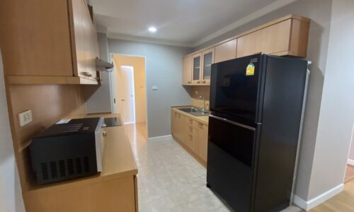 Cheap 3-bedroom renovated condo for sale - high floor with river-view - 3-balconies - Waterford Diamond