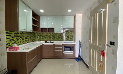 This affordable 2-bedroom condo in Thonglor is available in The Clover condominium in Bangkok CBD
