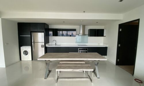 This condo with a panoramic view in Thonglor is available now at a high floor of a popular luxury Eight Thonglor Residence condominium on Sukhumvit 55 in Bangkok CBD